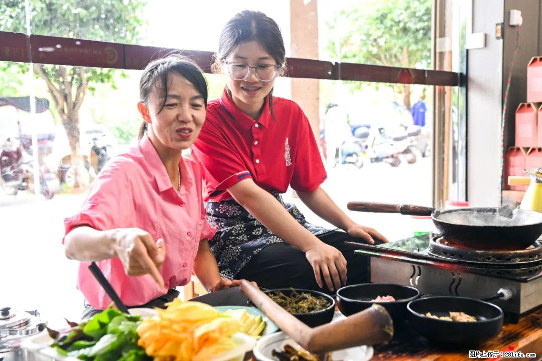 全网追的“扁担女孩”，找了一份暑假工，时薪12元 - 廊坊生活资讯 - 廊坊28生活网 lf.28life.net